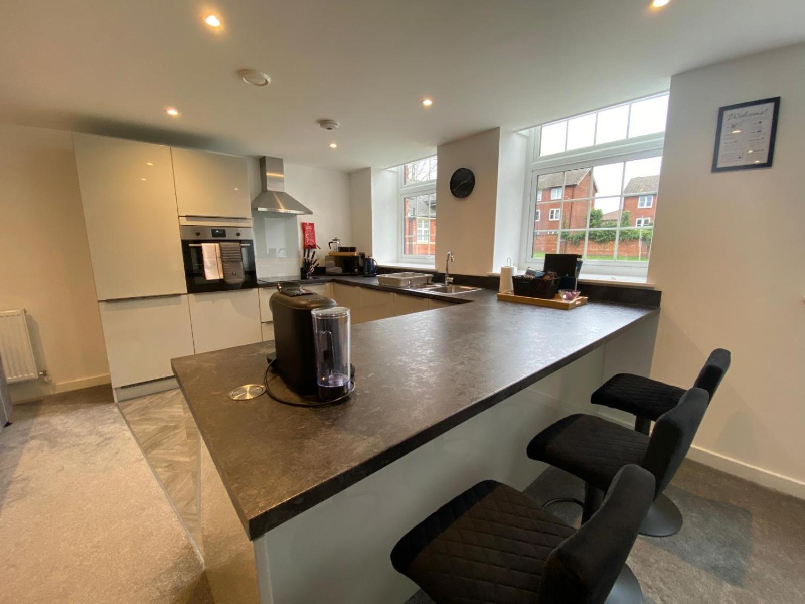 Apartmán Stylish & Contemporary 2-Bed Townhouse - Parking - Wi-Fi - Netflix Worksop Exteriér fotografie