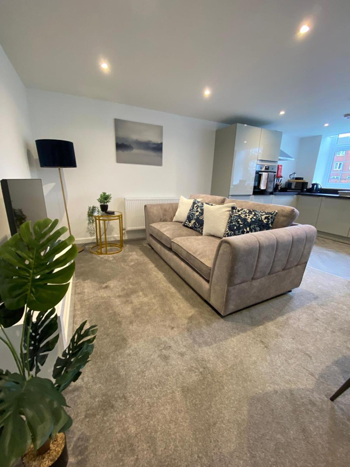 Apartmán Stylish & Contemporary 2-Bed Townhouse - Parking - Wi-Fi - Netflix Worksop Exteriér fotografie