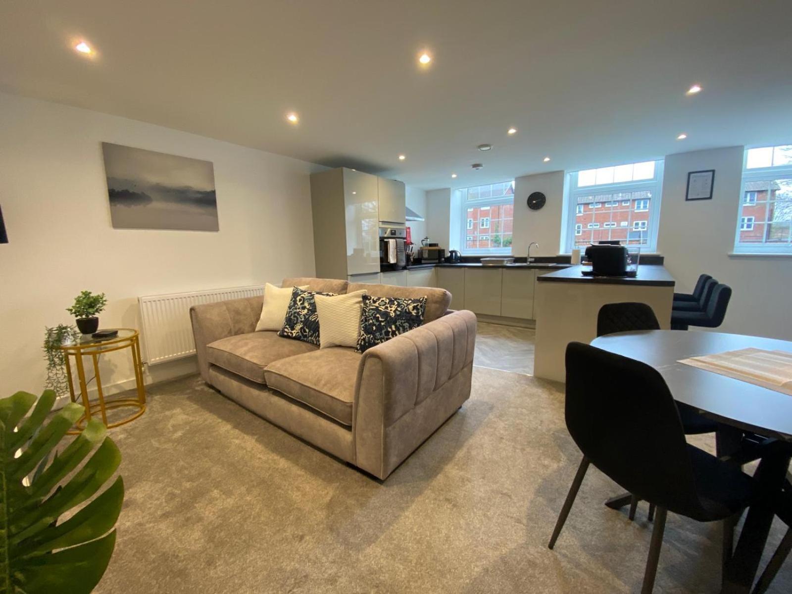 Apartmán Stylish & Contemporary 2-Bed Townhouse - Parking - Wi-Fi - Netflix Worksop Exteriér fotografie