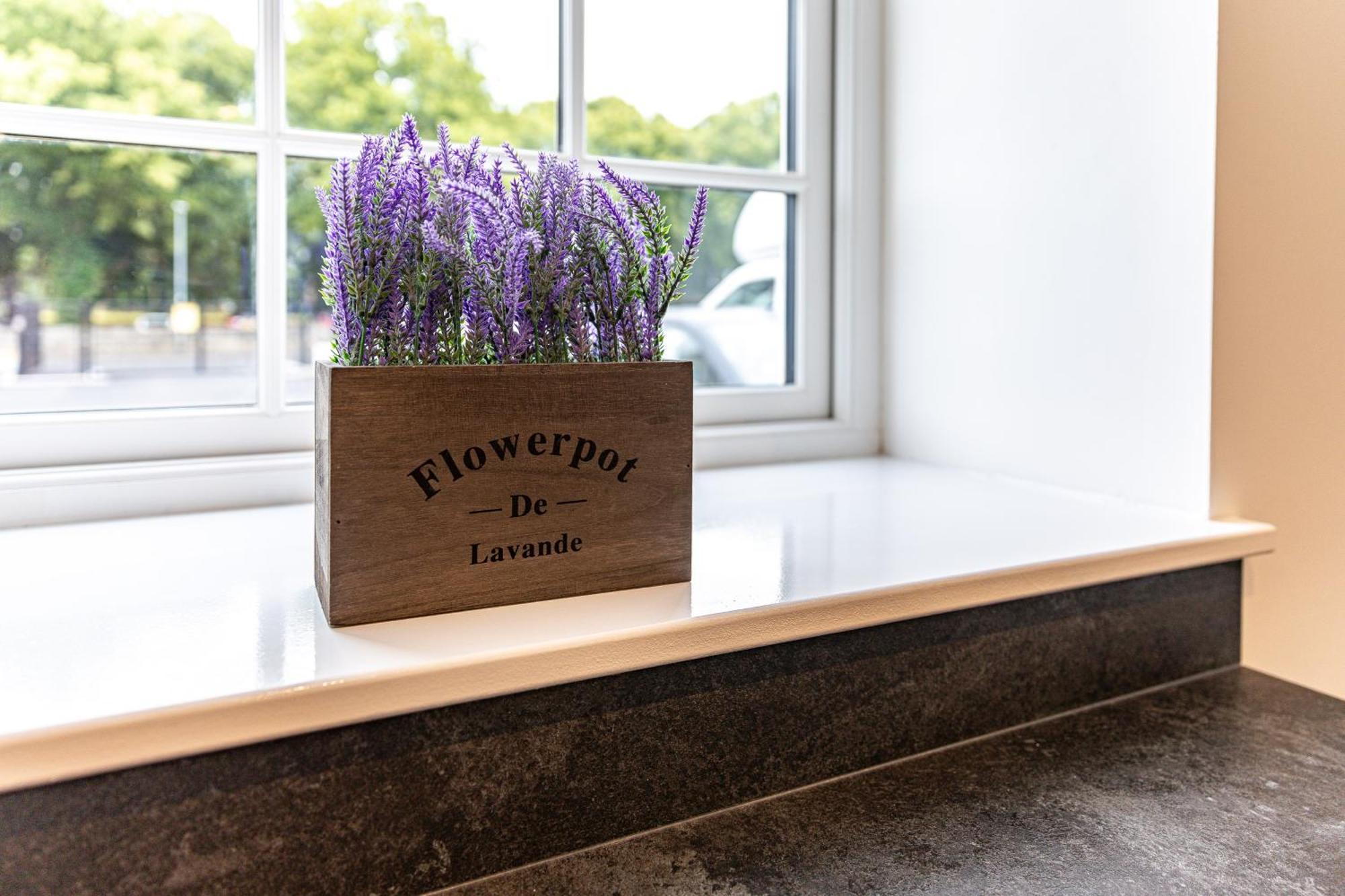 Apartmán Stylish & Contemporary 2-Bed Townhouse - Parking - Wi-Fi - Netflix Worksop Exteriér fotografie